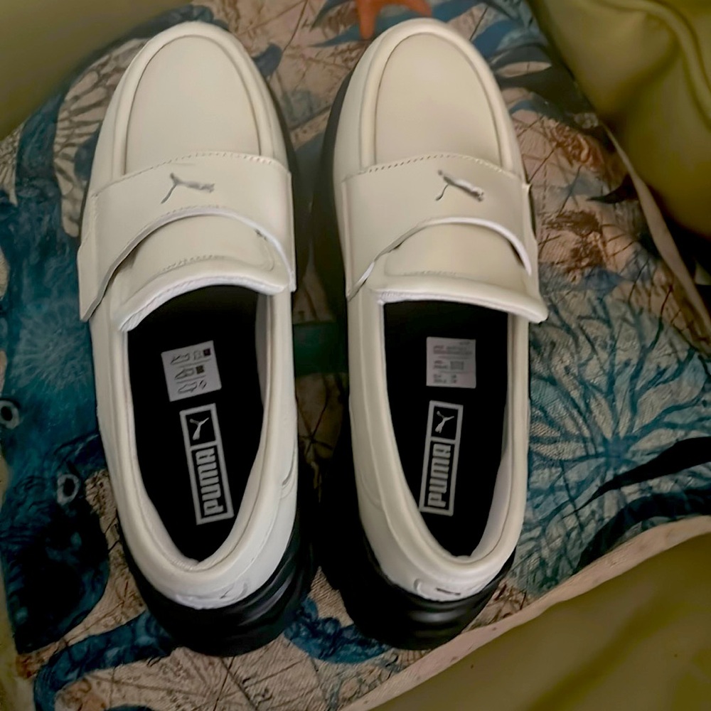 Size 9 fits like 8.5 Puma Sephyr Ladies Loafer